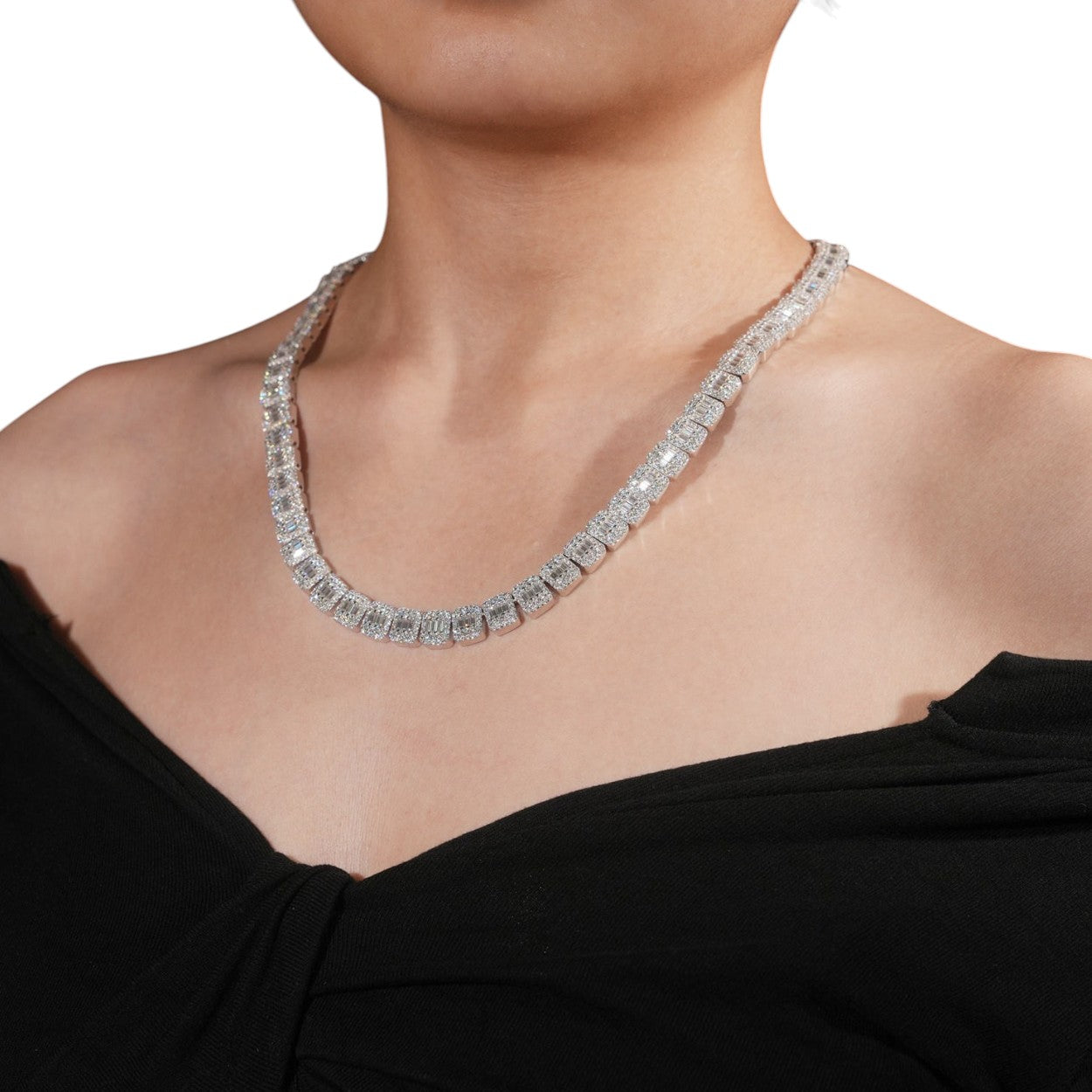 HALO BAGUETTE NECKLACE